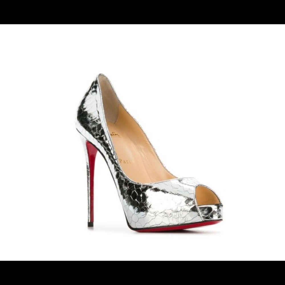 Christian Louboutin Very Prive silver shoes. 39.